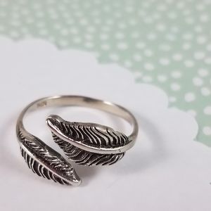 Beautiful Sterling Silver Tribal Feather Ring